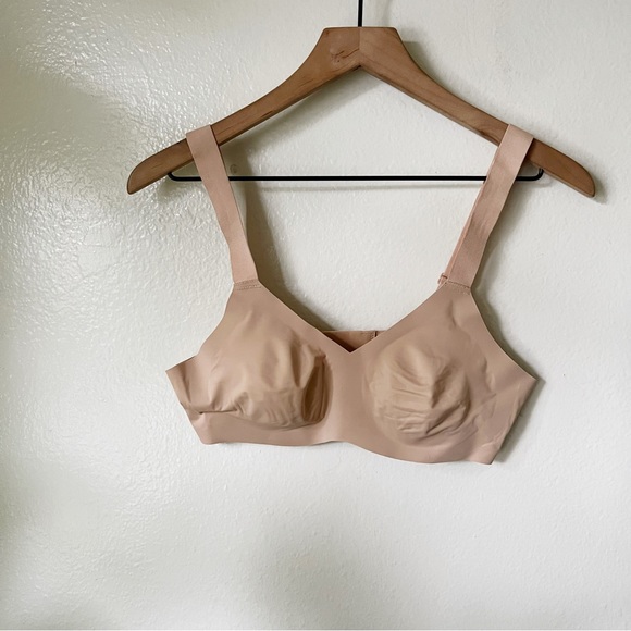 Knix | Padded V-Neck Bra - Wide Strap - Picture 1 of 7